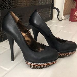 Steve Madden - zippered toe black heel